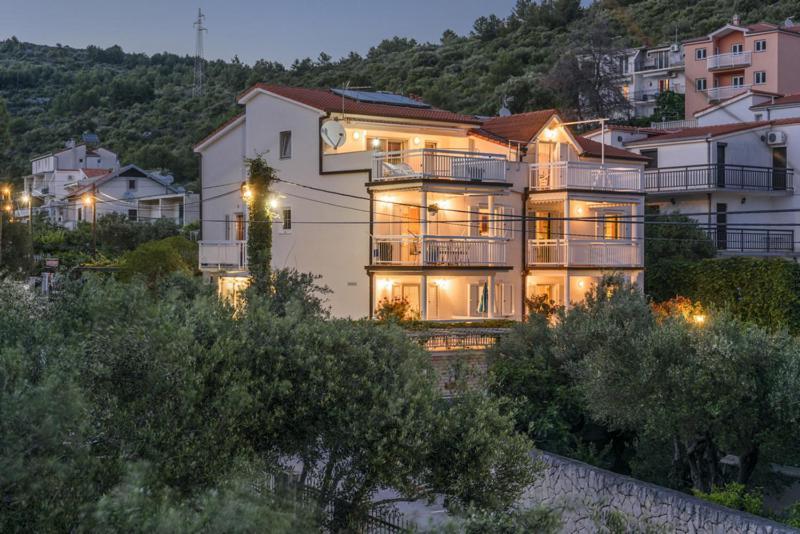 Apartments Luka - Trogir, Marina 150M From The Beach מראה חיצוני תמונה