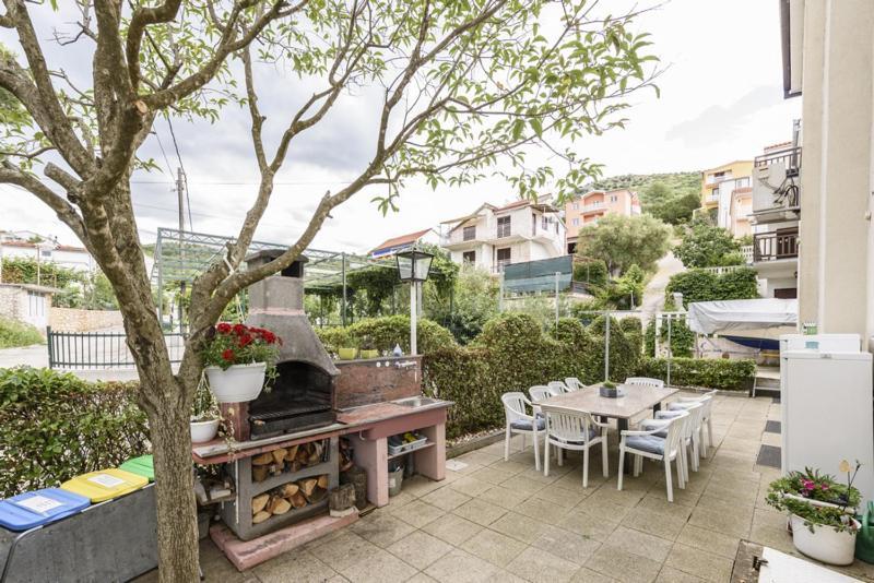 Apartments Luka - Trogir, Marina 150M From The Beach מראה חיצוני תמונה