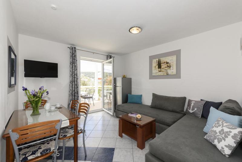 Apartments Luka - Trogir, Marina 150M From The Beach מראה חיצוני תמונה