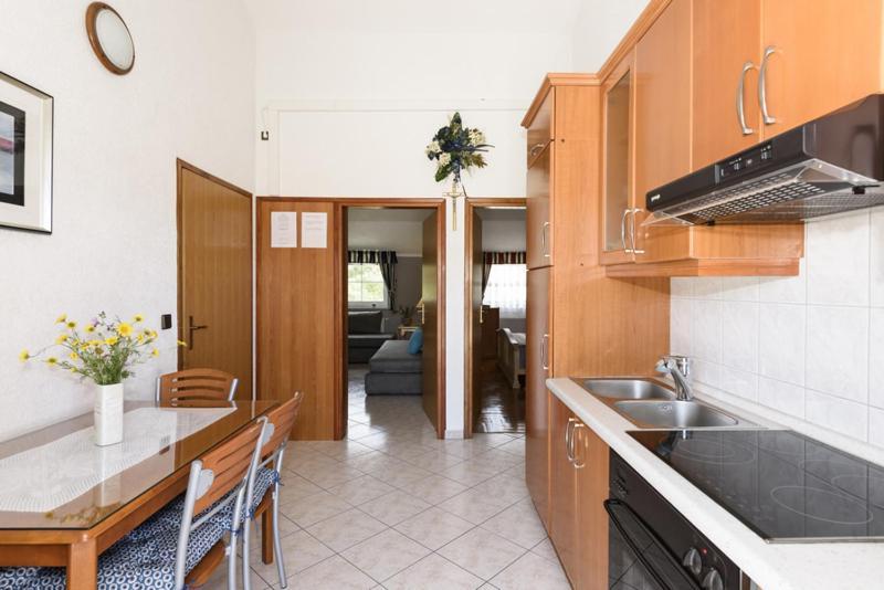 Apartments Luka - Trogir, Marina 150M From The Beach מראה חיצוני תמונה
