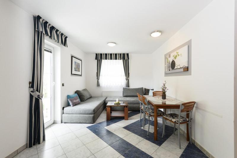 Apartments Luka - Trogir, Marina 150M From The Beach מראה חיצוני תמונה
